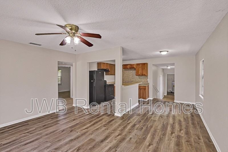 7832 Paul Jones Dr - Photo 5 of 21