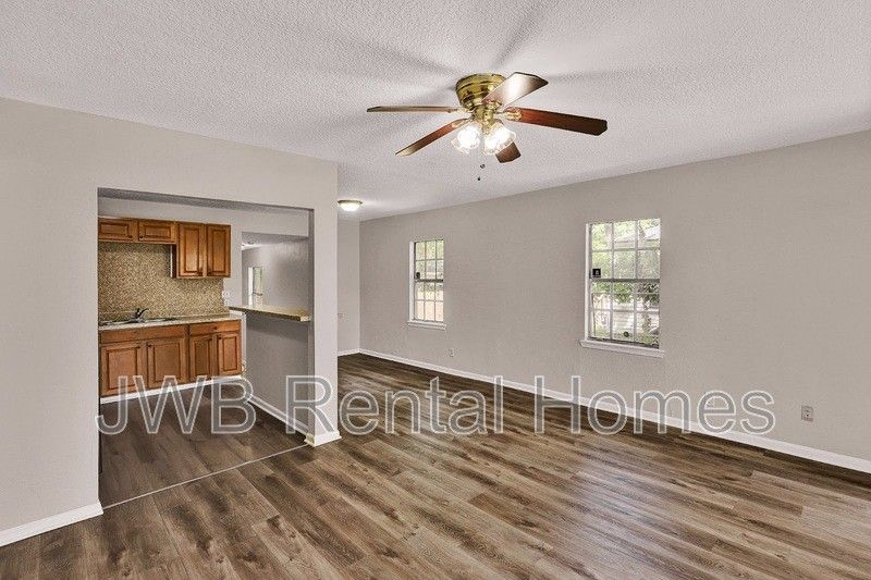 7832 Paul Jones Dr - Photo 6 of 21