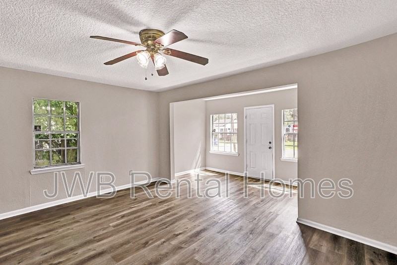 7832 Paul Jones Dr - Photo 7 of 21