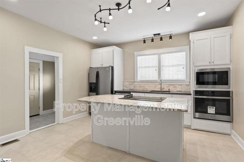 103 Sterling St - Photo 2 of 17
