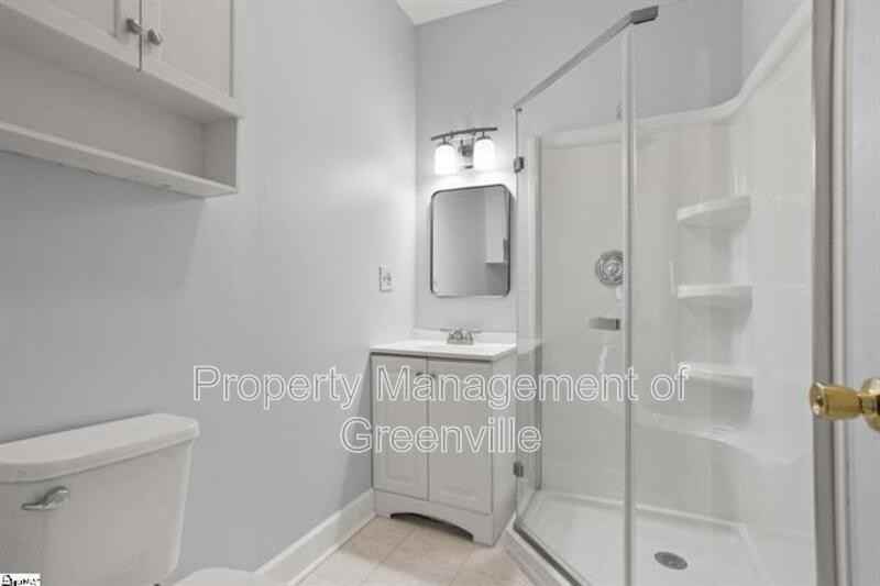 103 Sterling St - Photo 3 of 17