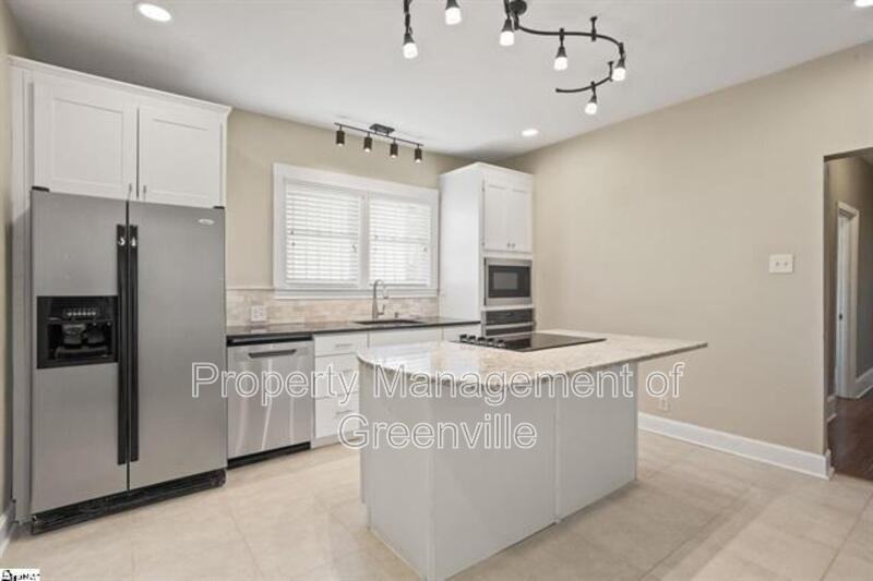 103 Sterling St - Photo 4 of 17