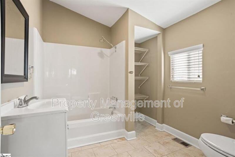 103 Sterling St - Photo 6 of 17