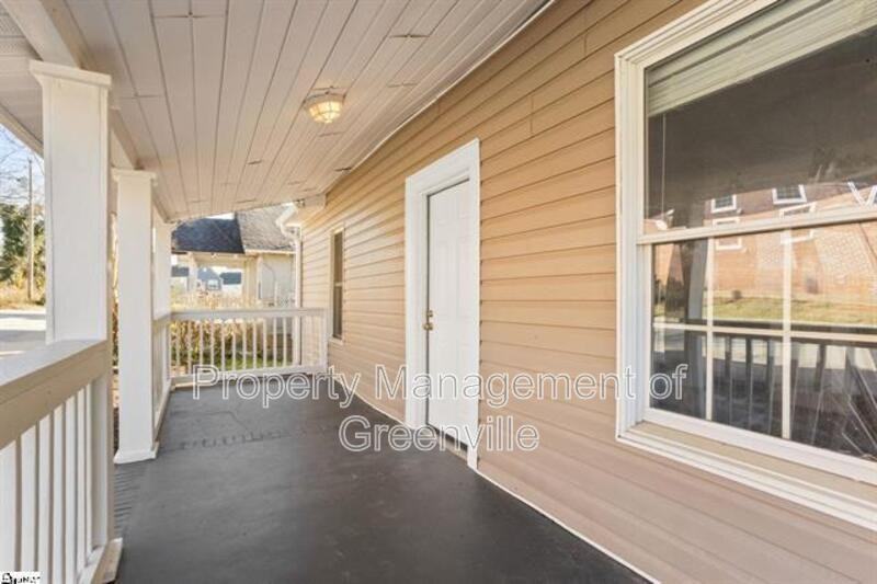 103 Sterling St - Photo 7 of 17
