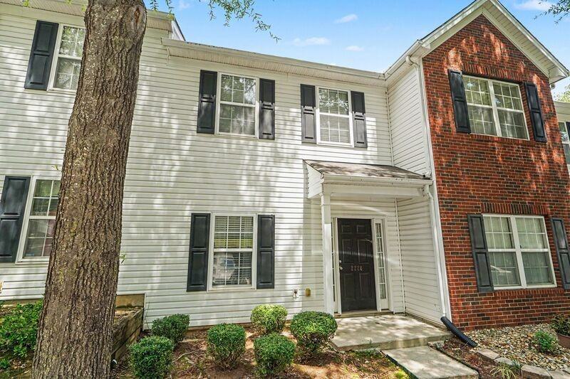 2224 Winthrop Chase Dr - Photo 2 of 15