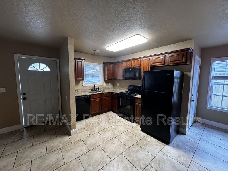 1521 N Dawn Dr - Photo 3 of 10