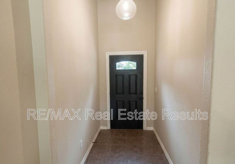 2904 Sw Wentworth Ave - Photo 2 of 13