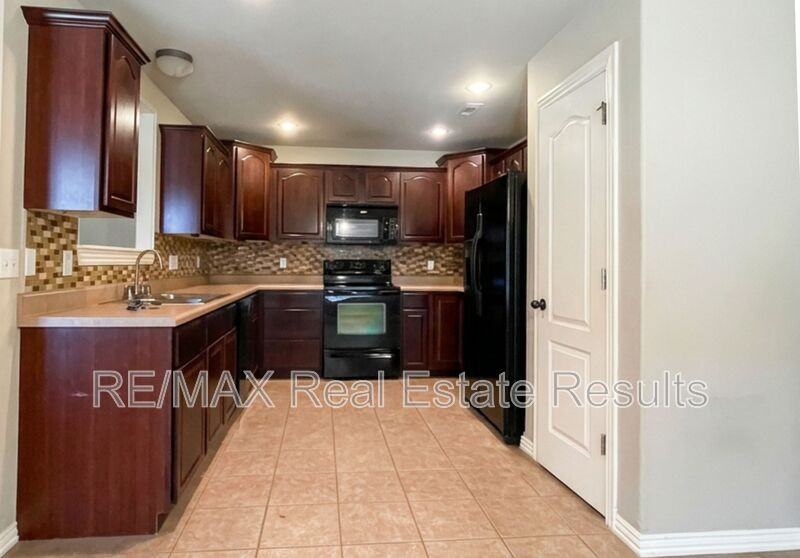 2904 Sw Wentworth Ave - Photo 5 of 13