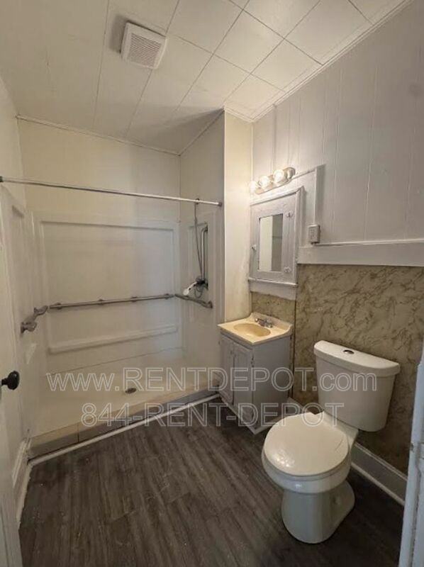 621 Covert Ave - Photo 4 of 8