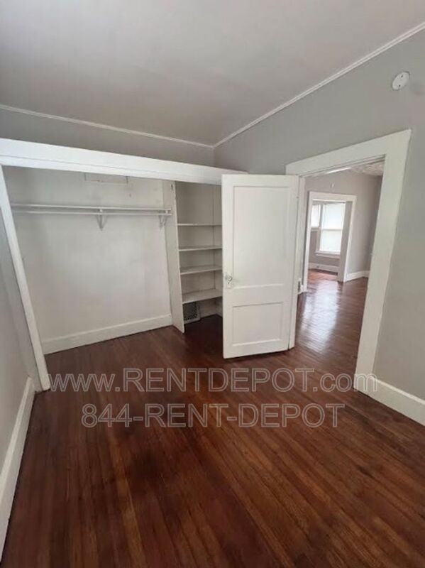 621 Covert Ave - Photo 5 of 8