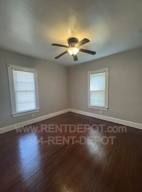 621 Covert Ave - Photo 6 of 8