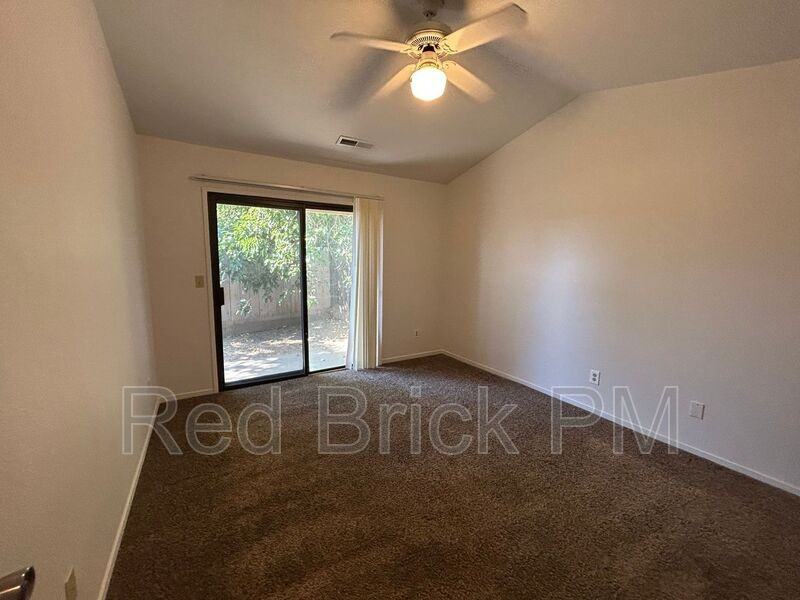 1378 Queens Cir - Photo 5 of 8