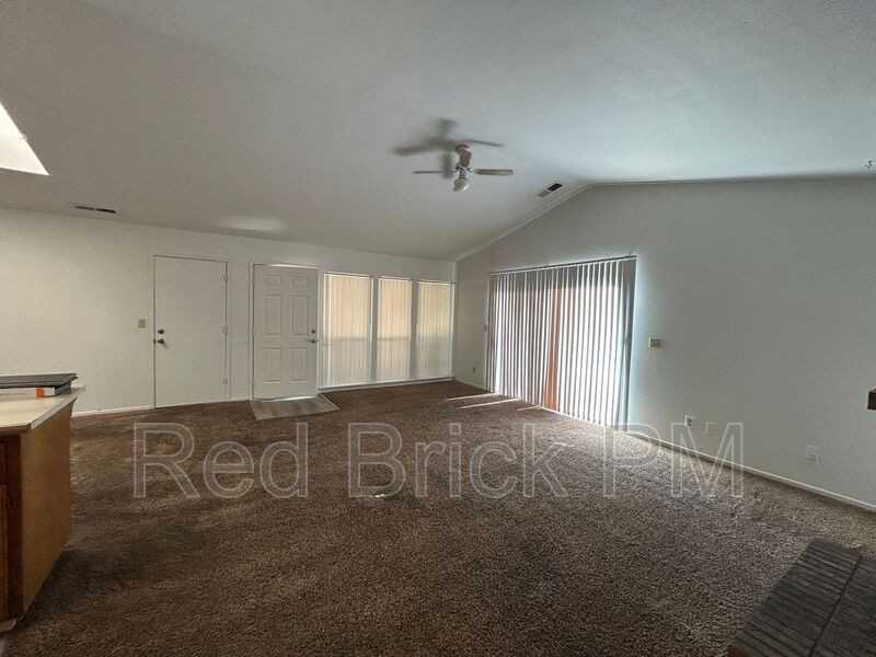 1378 Queens Cir - Photo 6 of 8
