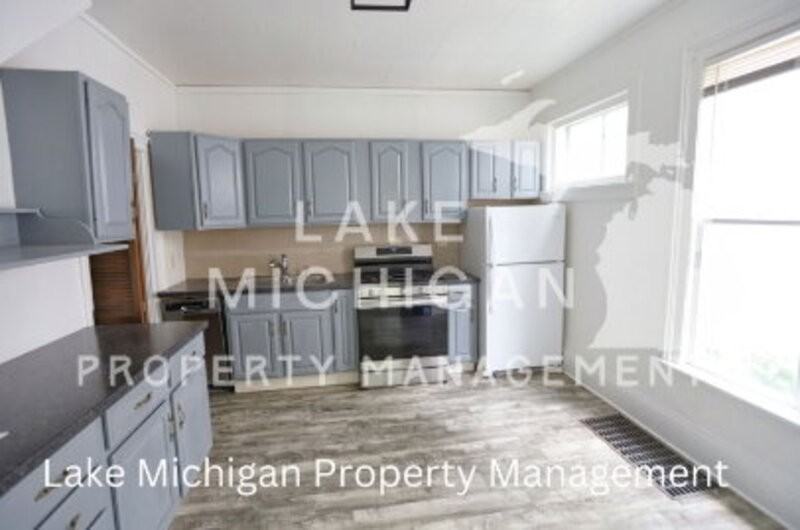636 Livingston Ave Ne #1 - Photo 2 of 6