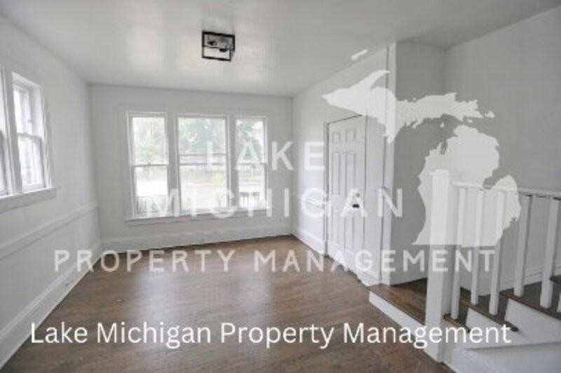 636 Livingston Ave Ne #1 - Photo 3 of 6