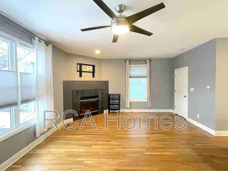 232 E Saint Joseph St - Photo 6 of 17