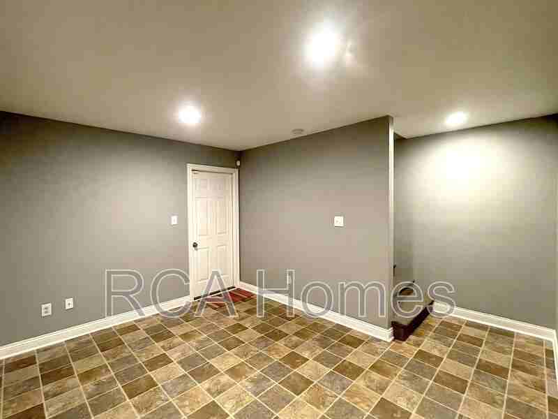 232 E Saint Joseph St - Photo 7 of 17