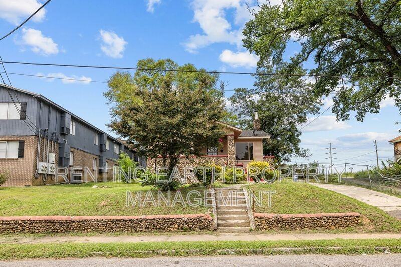 2320 Court R - Photo 3 of 20