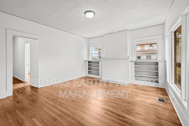2320 Court R - Photo 4 of 20