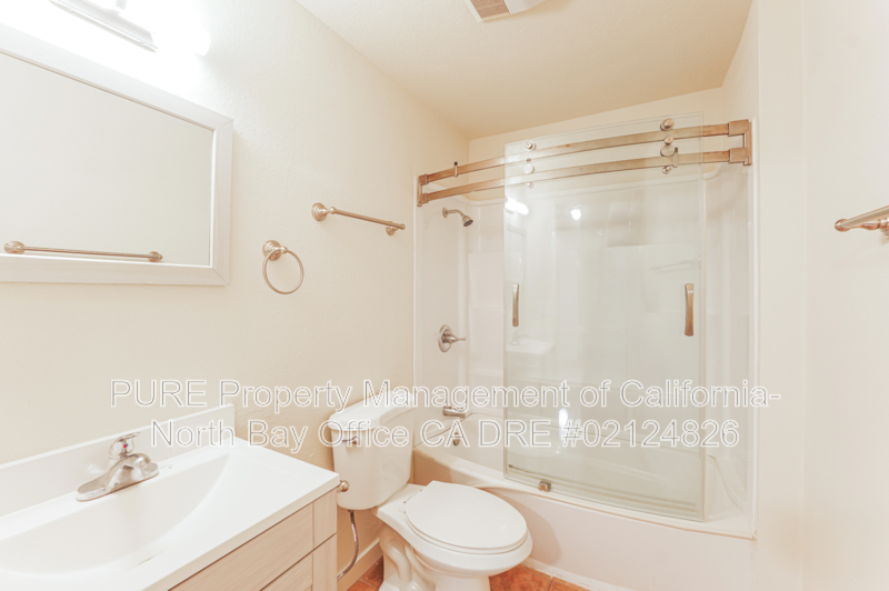 1402 Washington St #2 - Photo 5 of 6