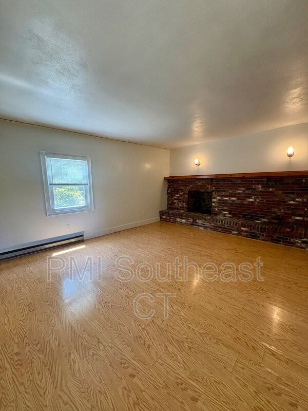 226 Pequot Ave - Photo 4 of 31