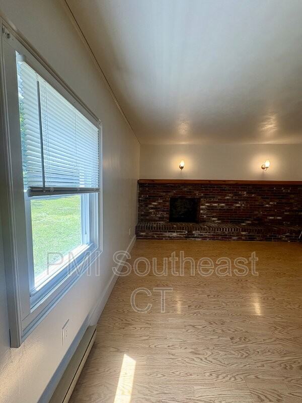 226 Pequot Ave - Photo 6 of 31