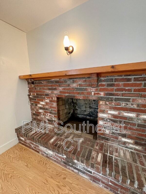 226 Pequot Ave - Photo 7 of 31
