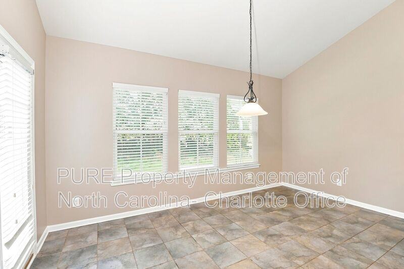 3007 Fallondale Rd - Photo 5 of 26