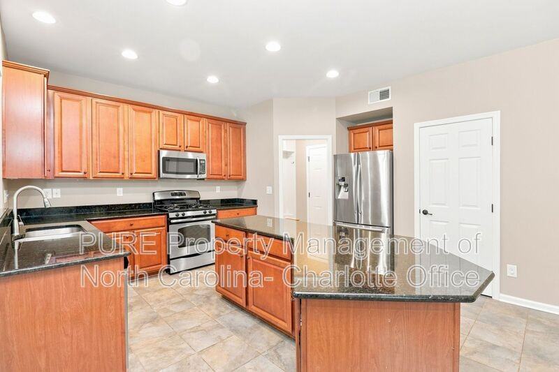 3007 Fallondale Rd - Photo 7 of 26