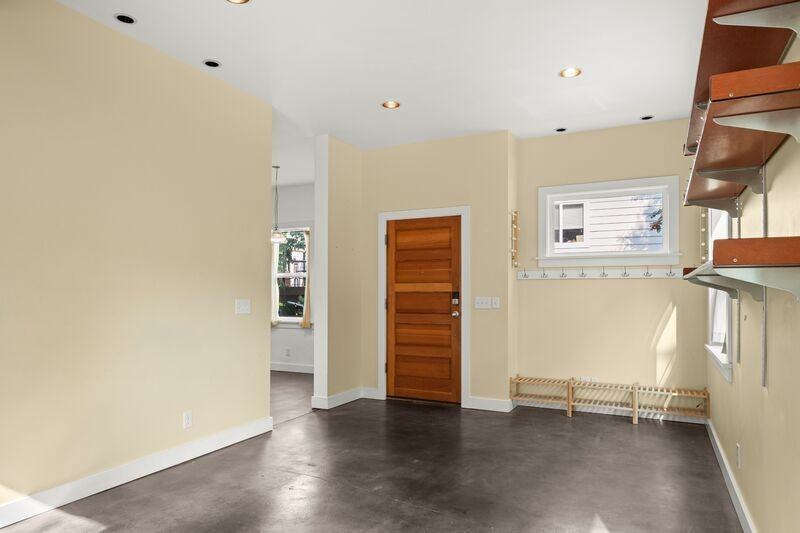 1912 E Union St - Photo 3 of 25
