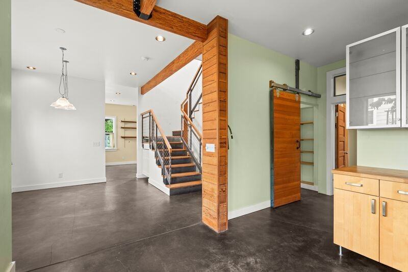 1912 E Union St - Photo 5 of 25