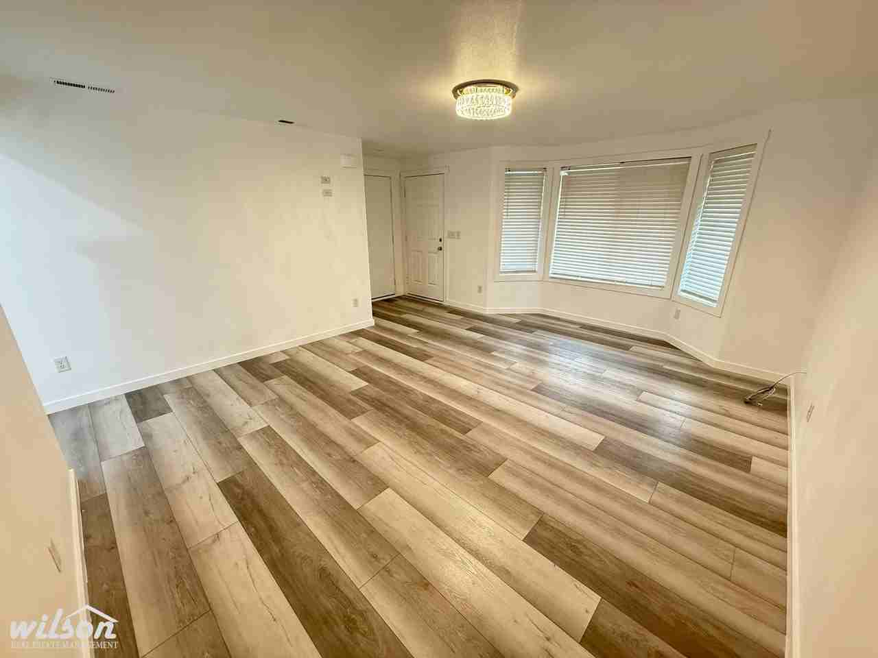 301 Olympic Ave - Photo 2 of 21