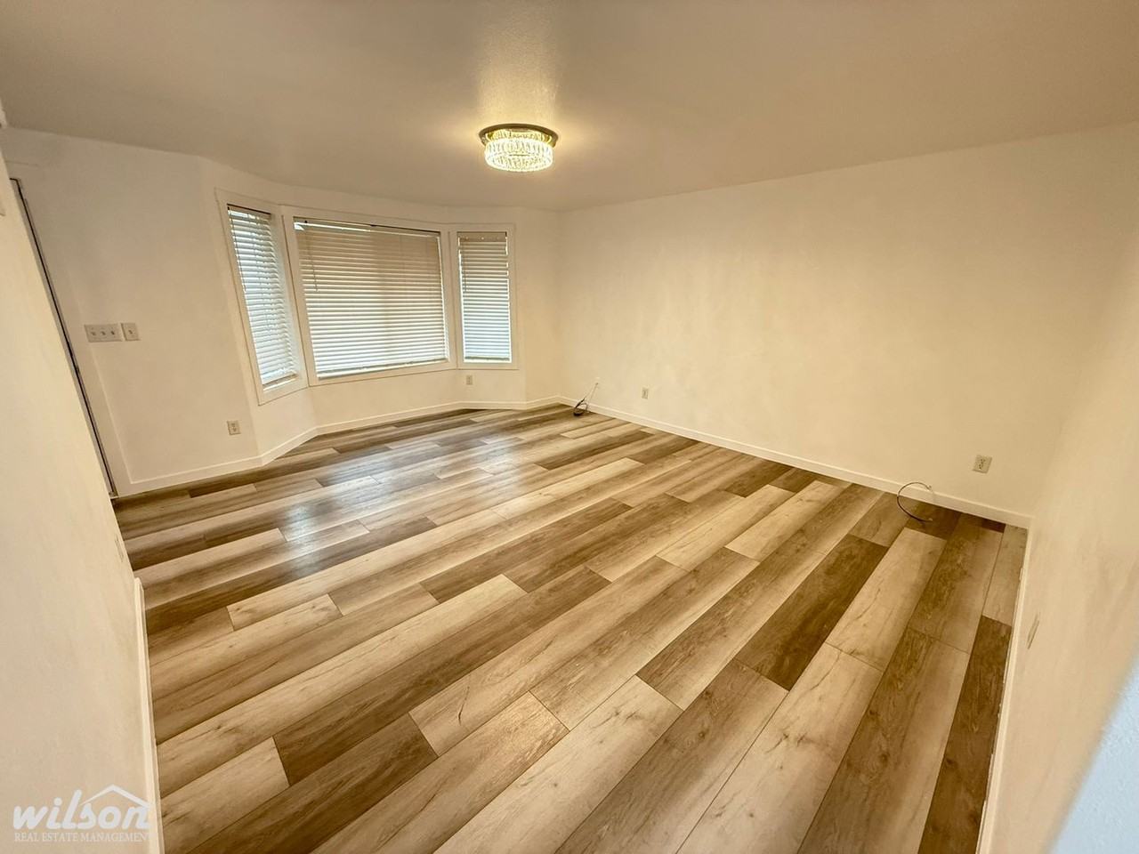 301 Olympic Ave - Photo 3 of 21