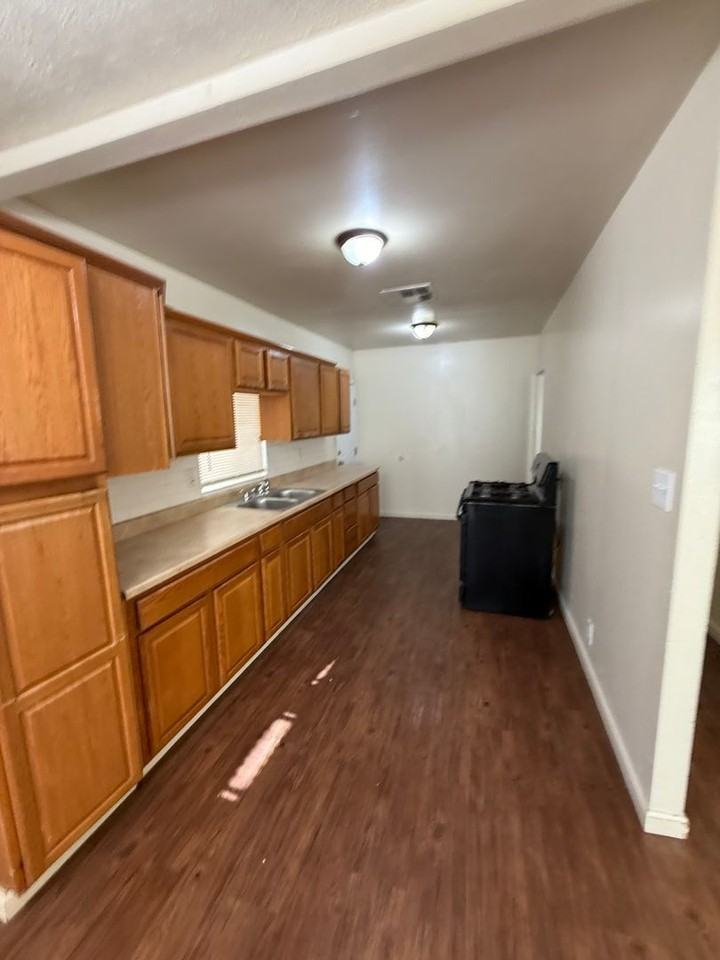 410 Buchanan St - Photo 7 of 19