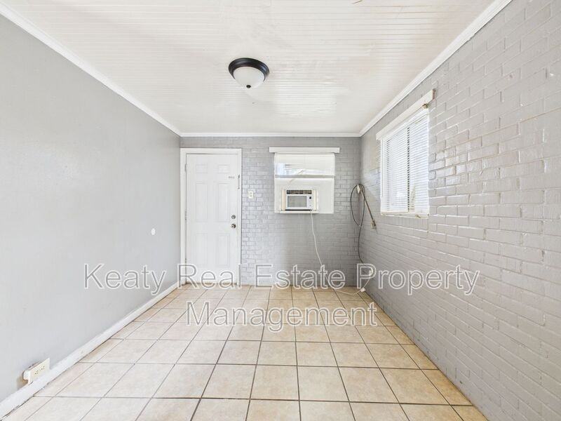 704 13th St - Photo 5 of 14