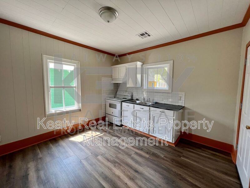 510 Lamar St - Photo 6 of 13