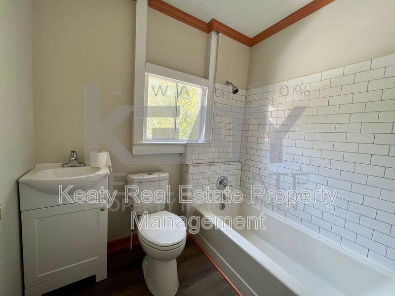 510 Lamar St - Photo 7 of 13