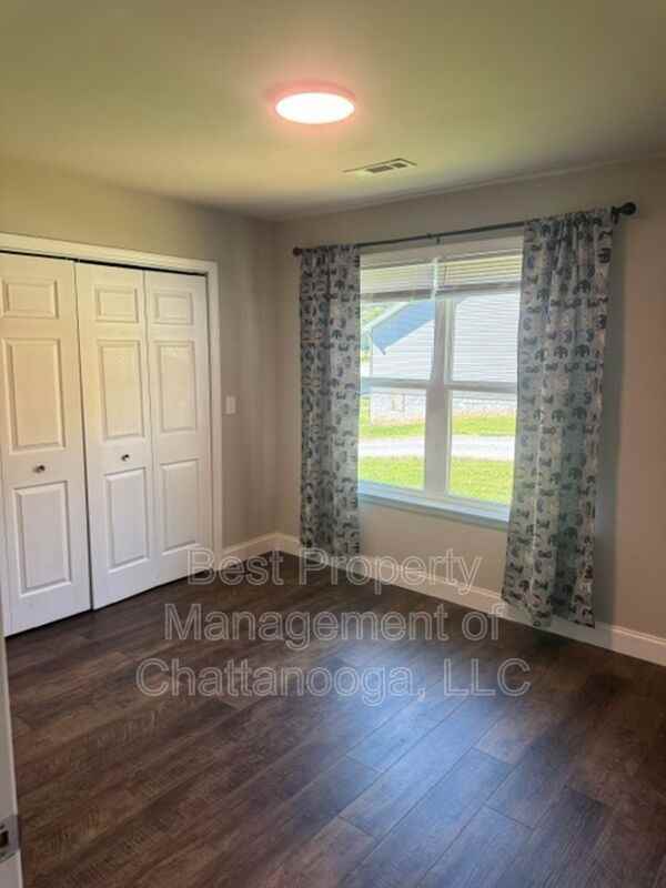 385 Virginia St - Photo 2 of 10