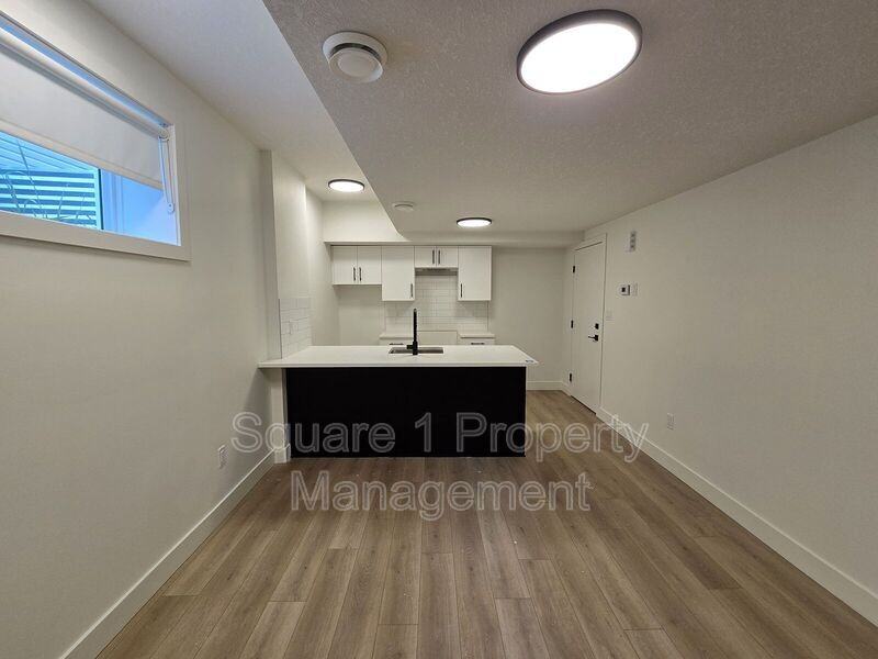 12704 107 St Nw - Photo 3 of 7