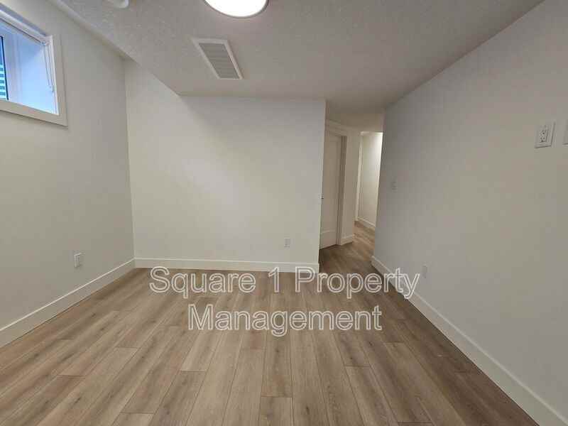12704 107 St Nw - Photo 4 of 7