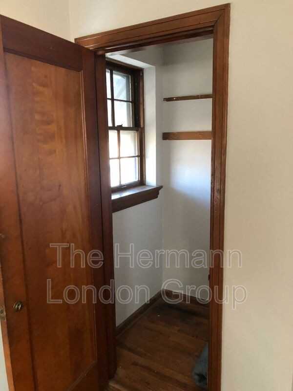 4614 Jamieson Ave #4616-2ndFL - Photo 3 of 17