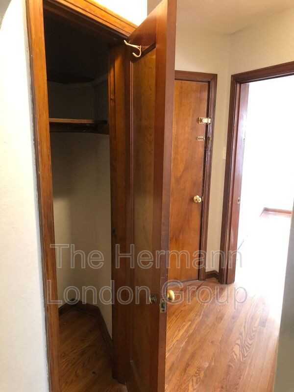 4614 Jamieson Ave #4616-2ndFL - Photo 4 of 17