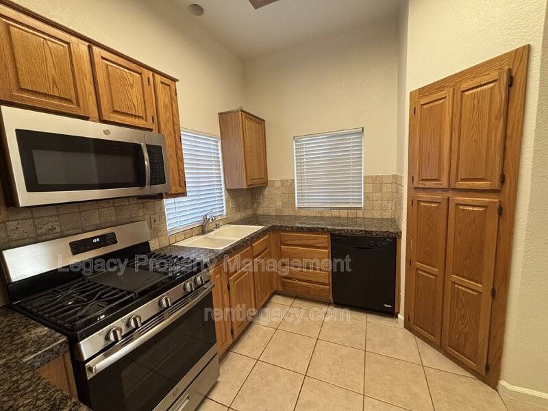 8559 Star Bright Ct - Photo 6 of 19