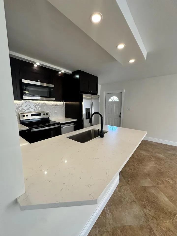1501 Northeast 7th Avenue #1 - Photo 5 of 11