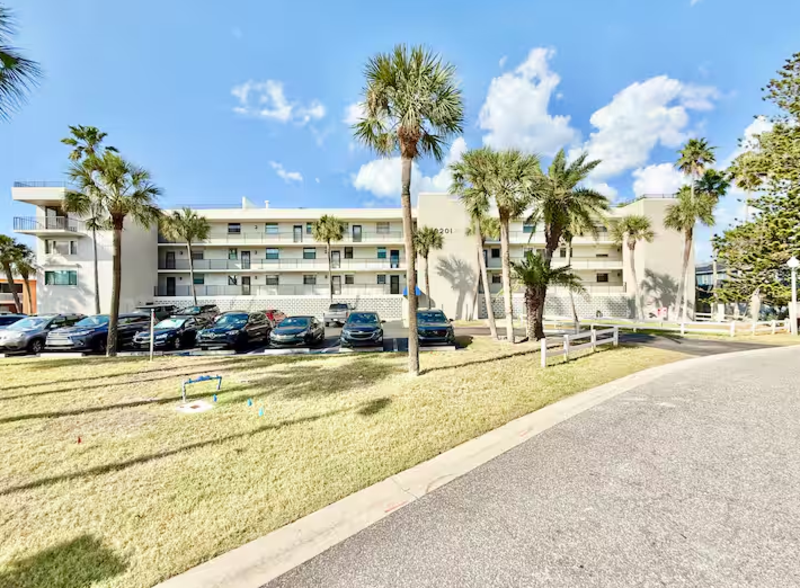 18201 Gulf Blvd - Photo 3 of 45
