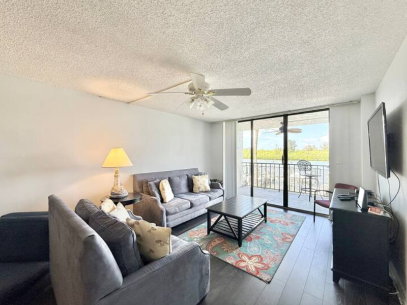18201 Gulf Blvd - Photo 4 of 45