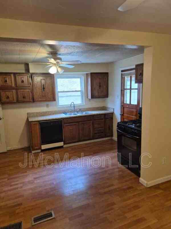 412 Ford St - Photo 3 of 14