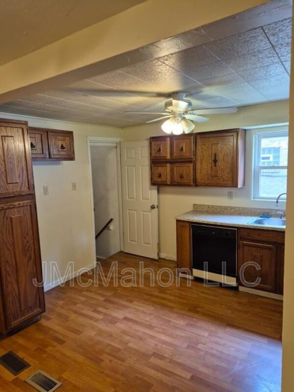 412 Ford St - Photo 4 of 14