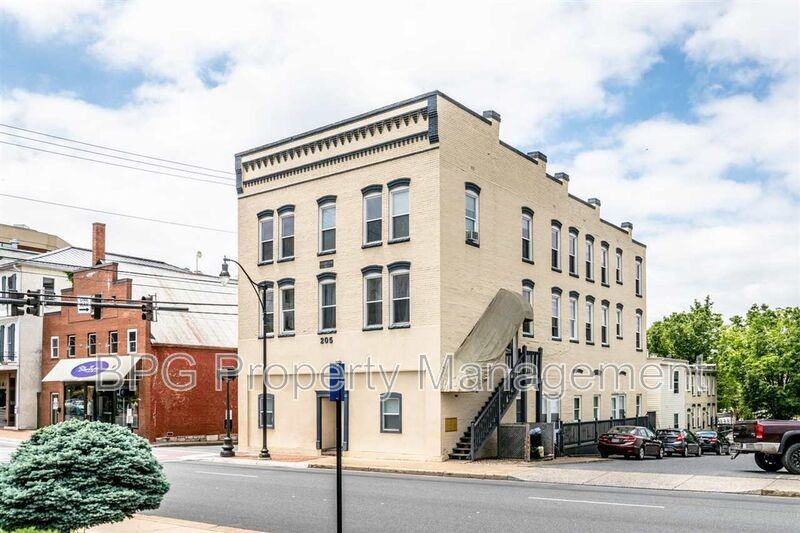 20 W Wolfe St - Photo 2 of 44