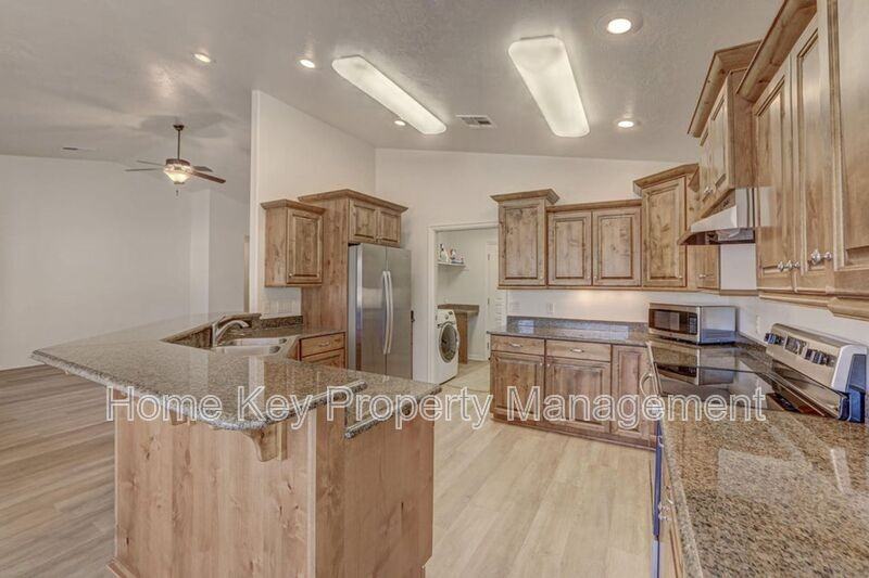 259 Sw - Photo 3 of 42